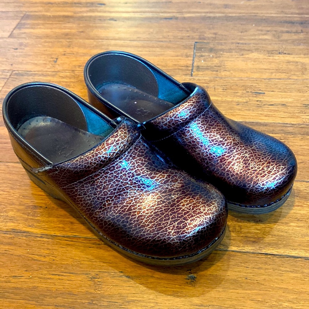 Snake skin Dansko clogs